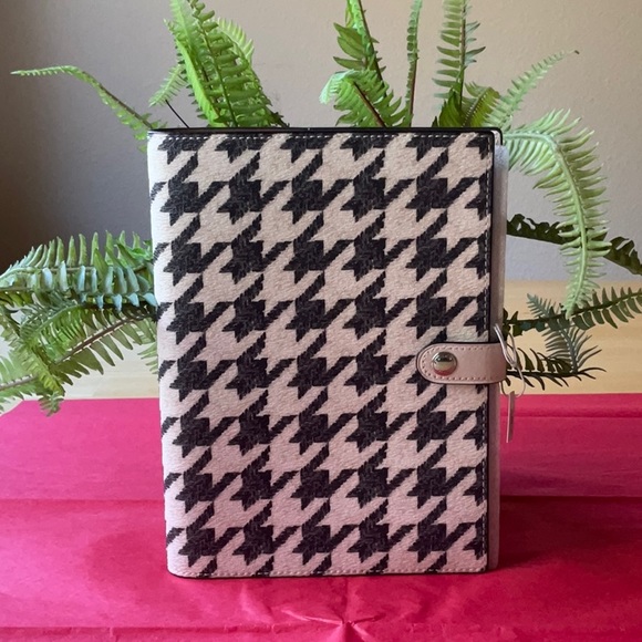 ๐ COACH NOTEBOOK WITH HOUNDSTOOTH PRINT ๐ NWT ๐ - Picture 2 of 15